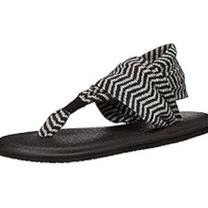 Sanuk Black and White Chevron Yoga Sandals Size 10